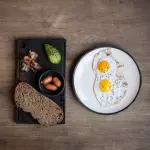 Huevos Fritos con Panceta y Palta
