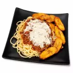 Espagueti a la Boloñesa con Tajadas