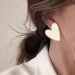 Arete corazon blanco esmaltado