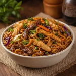 Yakisoba de carne e frango