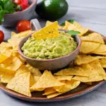 Nachos con guacamole