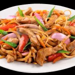 Tallarin Saltado con Pollo  o Cerdo
