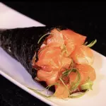 Temaki Salmão com Shimeji
