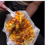 Papas con tocino y queso cheddar