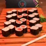 TUNA 24 ( salmão /kani 24 Peças)