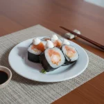Hossomaki salmão e camarão