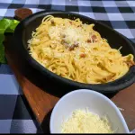 Pasta crema de leche y tocineta
