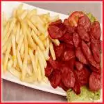 calabresa com fritas