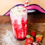 Milkshake de morango com ninho