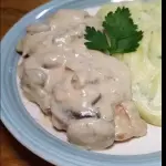 Pollo en salsa de champiñon