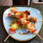 Brochetas mar y tierra