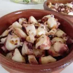 PULPO AL MOJO DE AJO