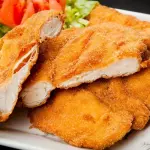 PEITO DE FRANGO EMPANADO
