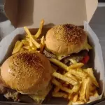 2 Burguer cheddar XL + fritas