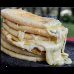 Orden de pupusas quesillo