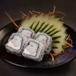 4 UN Uramaki Kani Filadelfia