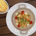 CAMARÃO PROVENÇAL COM ALHO ASSADO