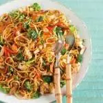 YAKISSOBA DE CARNE
