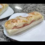 Salame e queijo.