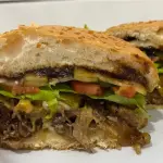 Hambúrguer de costela desfiada