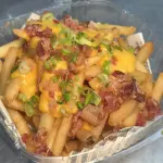 BATATA FRITA COM BACON E CHEDDAR