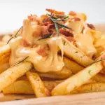 Con cheddar y panceta