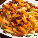 Fritas com cheddar e bacon