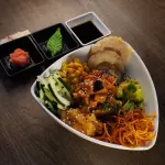 Poke de salmón
