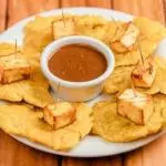 Tostones con queso