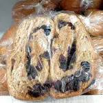 Pan integral sencillo con uvas pasas x2