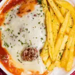 Frango à Parmegiana com Batata Frita