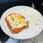 Cotoletta dePollo y pasta a la crema