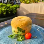 Pão de batata com carne de panela