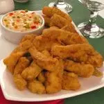 ISCAS DE PEIXE COM MOLHO TÁRTARO
