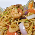 Tallarin Saltado con Mariscos
