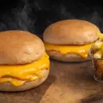 1 BACON C/ CHEDDAR E 1 FRANGO