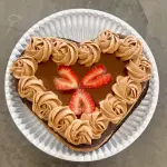 Corazon de chocolate con frutillas