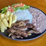 Bife acebolado