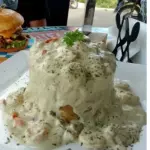 Mofongo de camarones y chicharrón