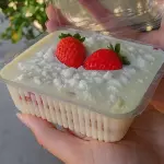 PAVÊ NINHO COM MORANGO (fruta)