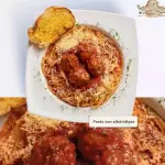 Pasta con albóndigas