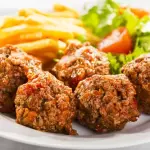 ALMONDEGAS DE CARNE COM FRITAS