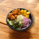 poke de salmao empanado