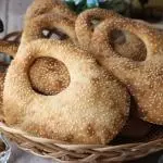 kaaek zaatar,labni/زعتر و لبنه