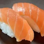 Sushi de salmão