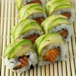 Uramaki Salmão Capa Avocado  (10 un)