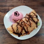 PANQUEQUE CON HELADO Y FRUTAS