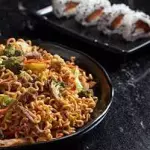 combo sushi 25 peças + yakissoba 600