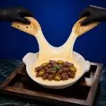 QUESO FUNDIDO CON CARNE ASADA