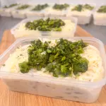 Lasanha de brócolis, queijo e bacon